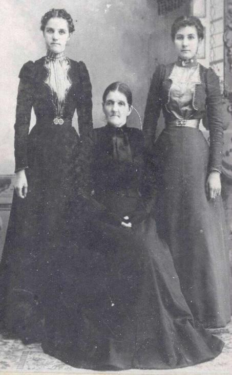 Letsie Zumwalt & daughters