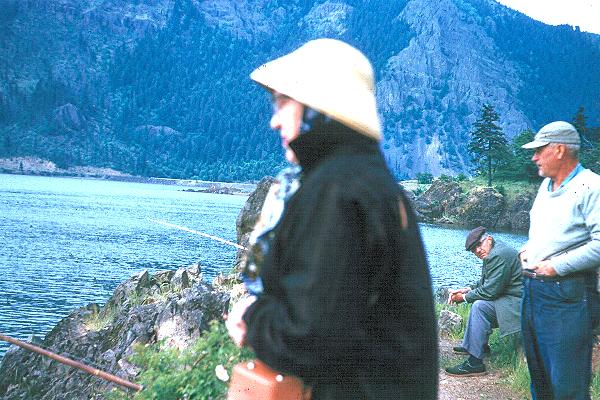 Walt, Laura, Lawrence on the Columbia River