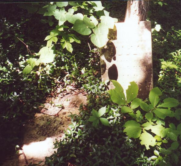 Isaac and Lucy Kent's headstones